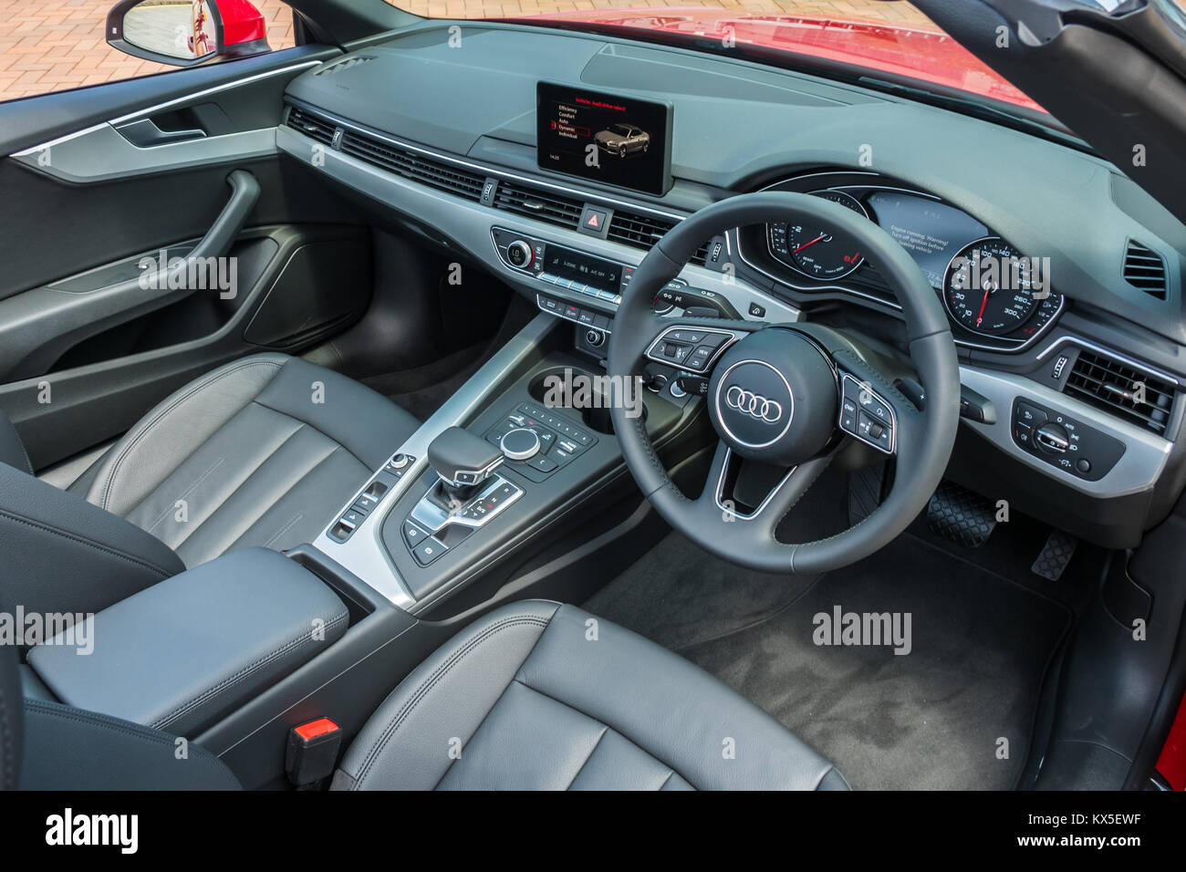 Hong Kong Cina Luglio 28, 2017 : Audi A5 Cabriolet 2017 Interior Luglio 28 2017 a Hong Kong. Foto Stock