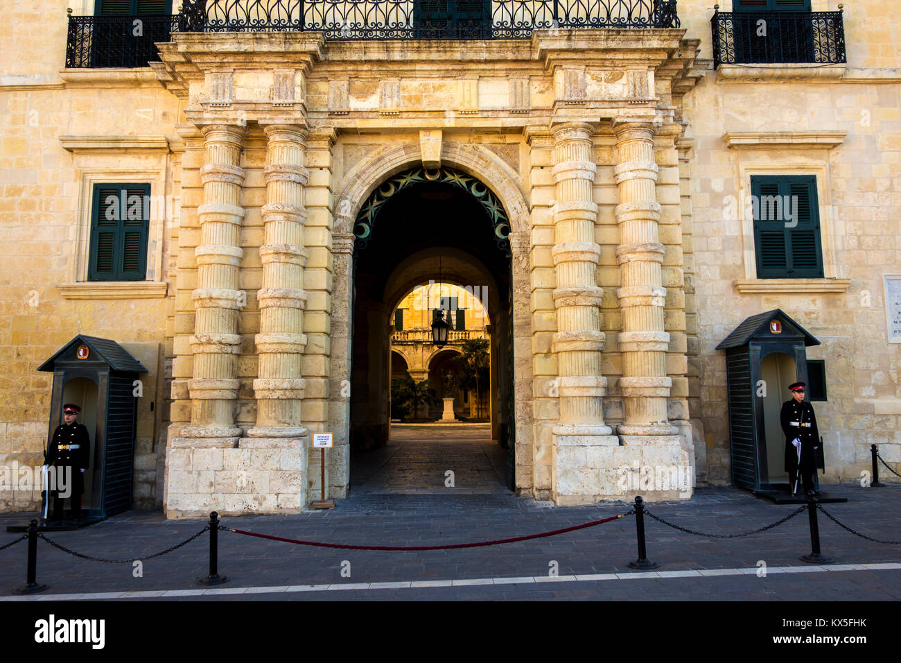 Buckingham Palace di St George Square a La Valletta, la capitale europea della cultura nel 2018, Malta, Europa Foto Stock
