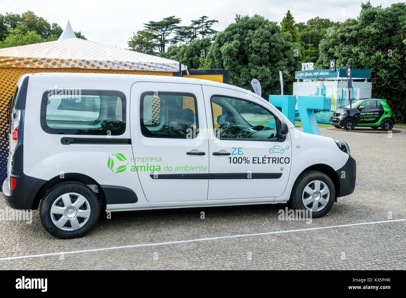 Porto Portugal, Jardins do Palacio de Cristal, Crystal Palace Gardens, Encontro Nacional de Veiculos Eletricos, mostra collezione micro urban Foto Stock