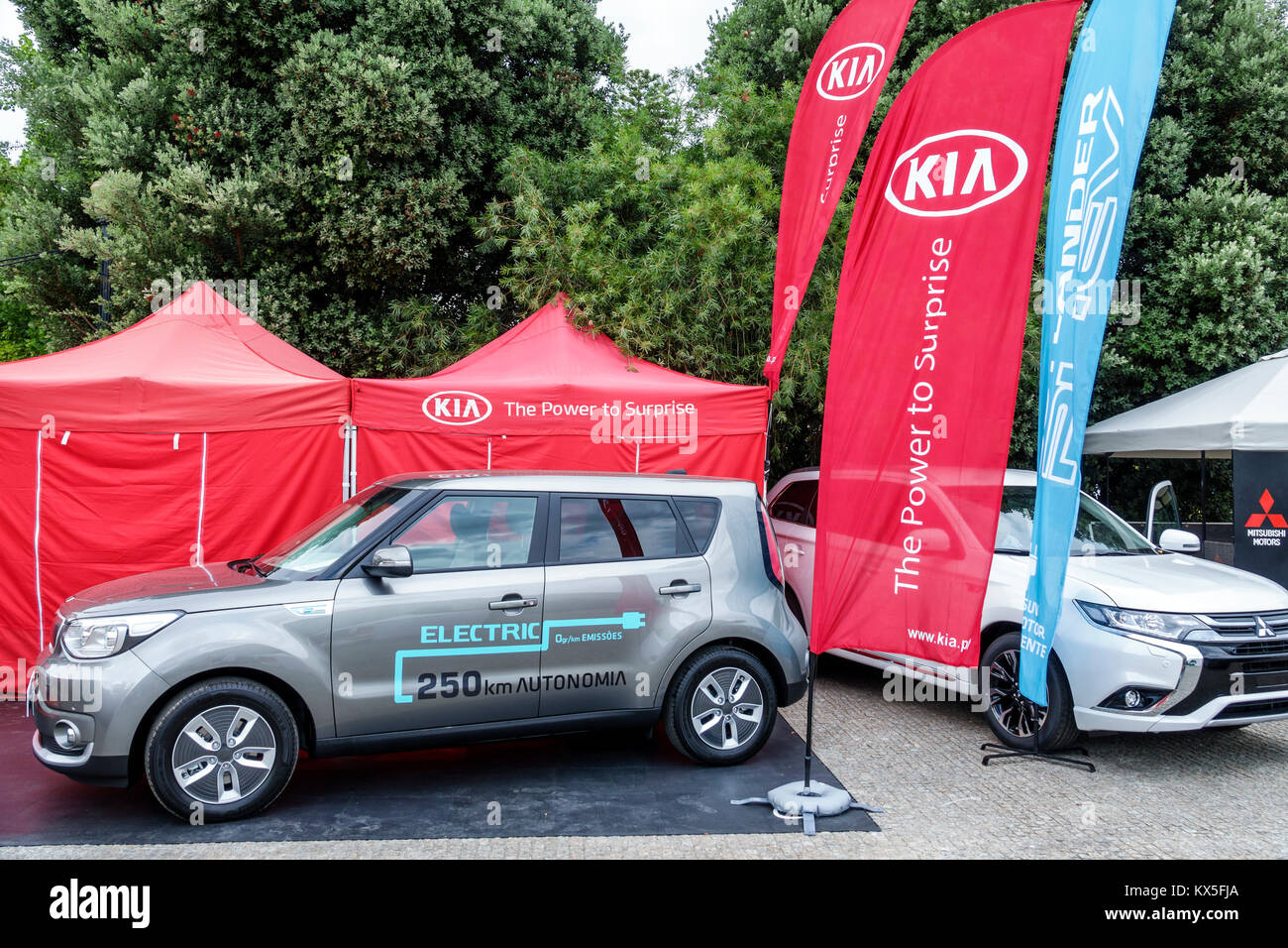 Porto Portugal, Jardins do Palacio de Cristal, Crystal Palace Gardens, Encontro Nacional de Veiculos Eletricos, mostra collezione micro urban Foto Stock