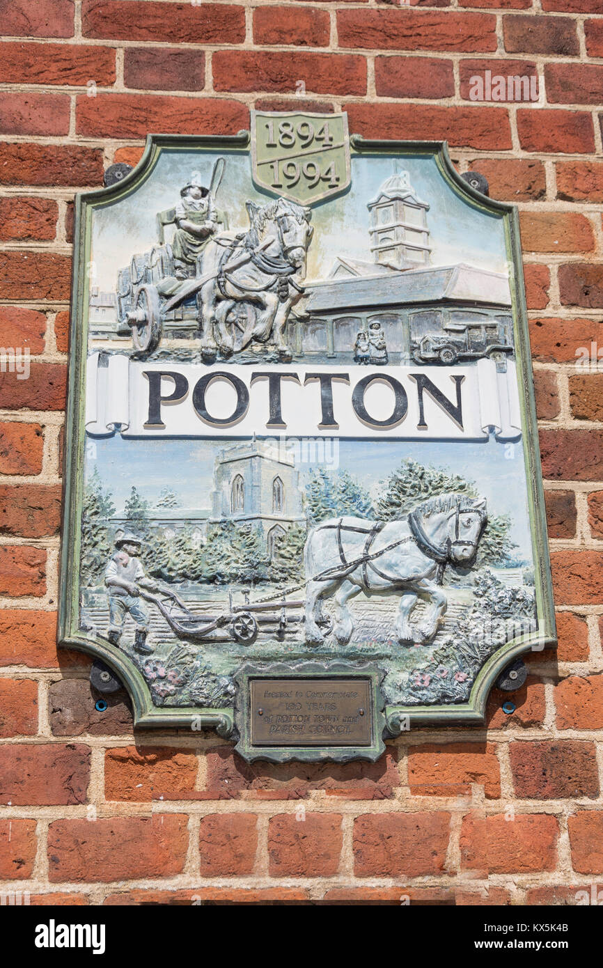 Segno della città, Piazza del Mercato, Potton, Bedfordshire, England, Regno Unito Foto Stock