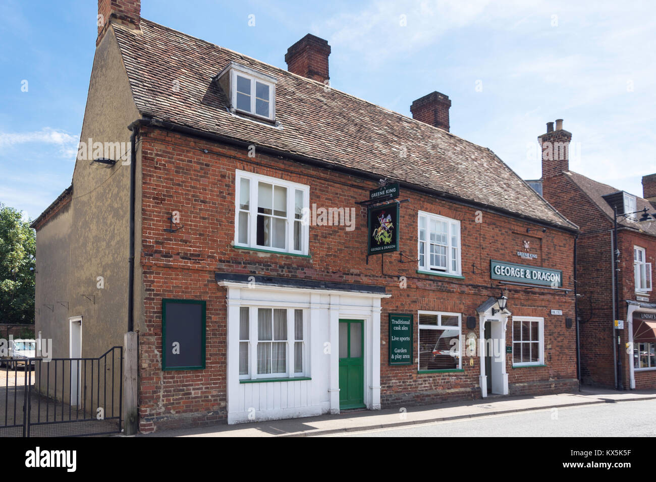 Il XVIII secolo il George & Dragon Pub, King Street, Potton, Bedfordshire, England, Regno Unito Foto Stock