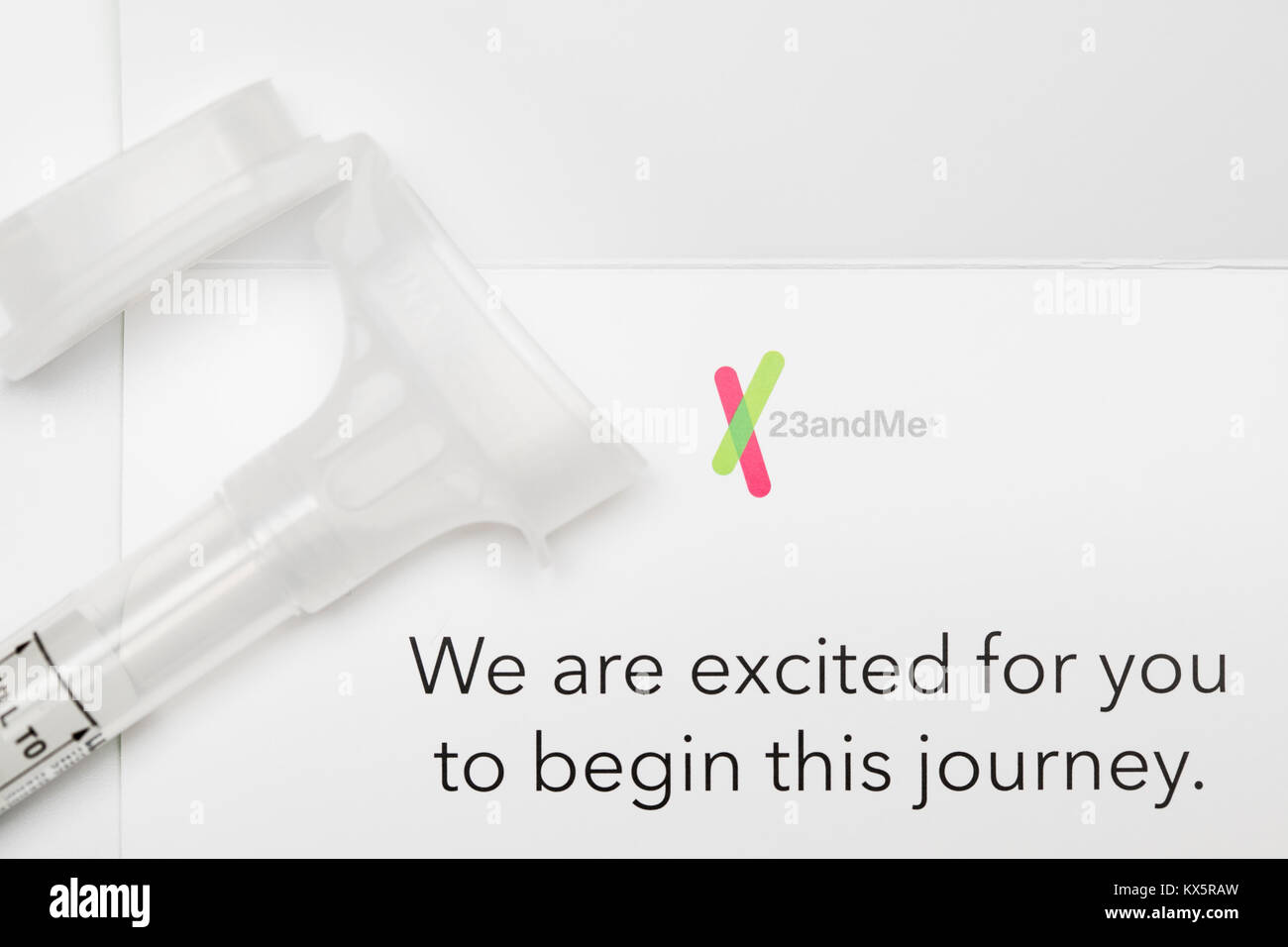 Il contenuto di una 23andMe test genetici kit come si vede il 3 gennaio 2018. Foto Stock