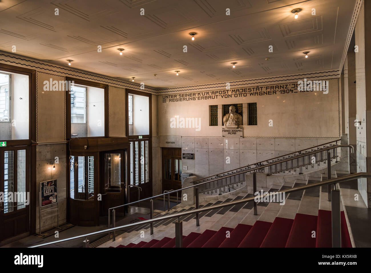 Vienna, Austria - Agosto 17, 2017: Ingresso per Austrian Postal Savings Bank edificio chiamato Osterreichische Postsparkasse progettato dall architetto Otto Foto Stock