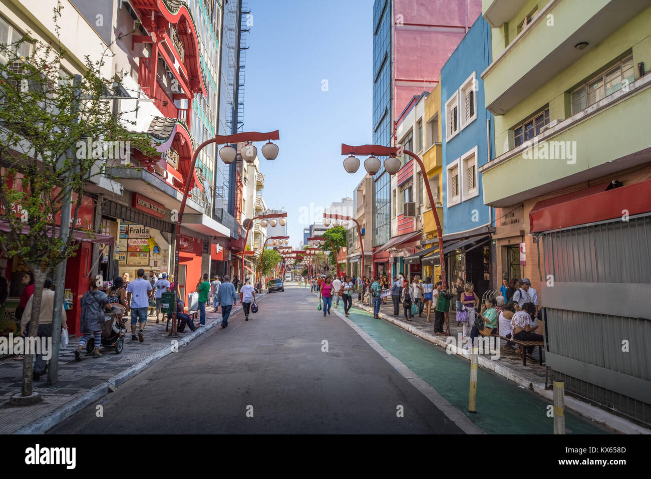 Liberdade Avenue a Liberdade quartiere giapponese - Sao Paulo, Brasile Foto Stock