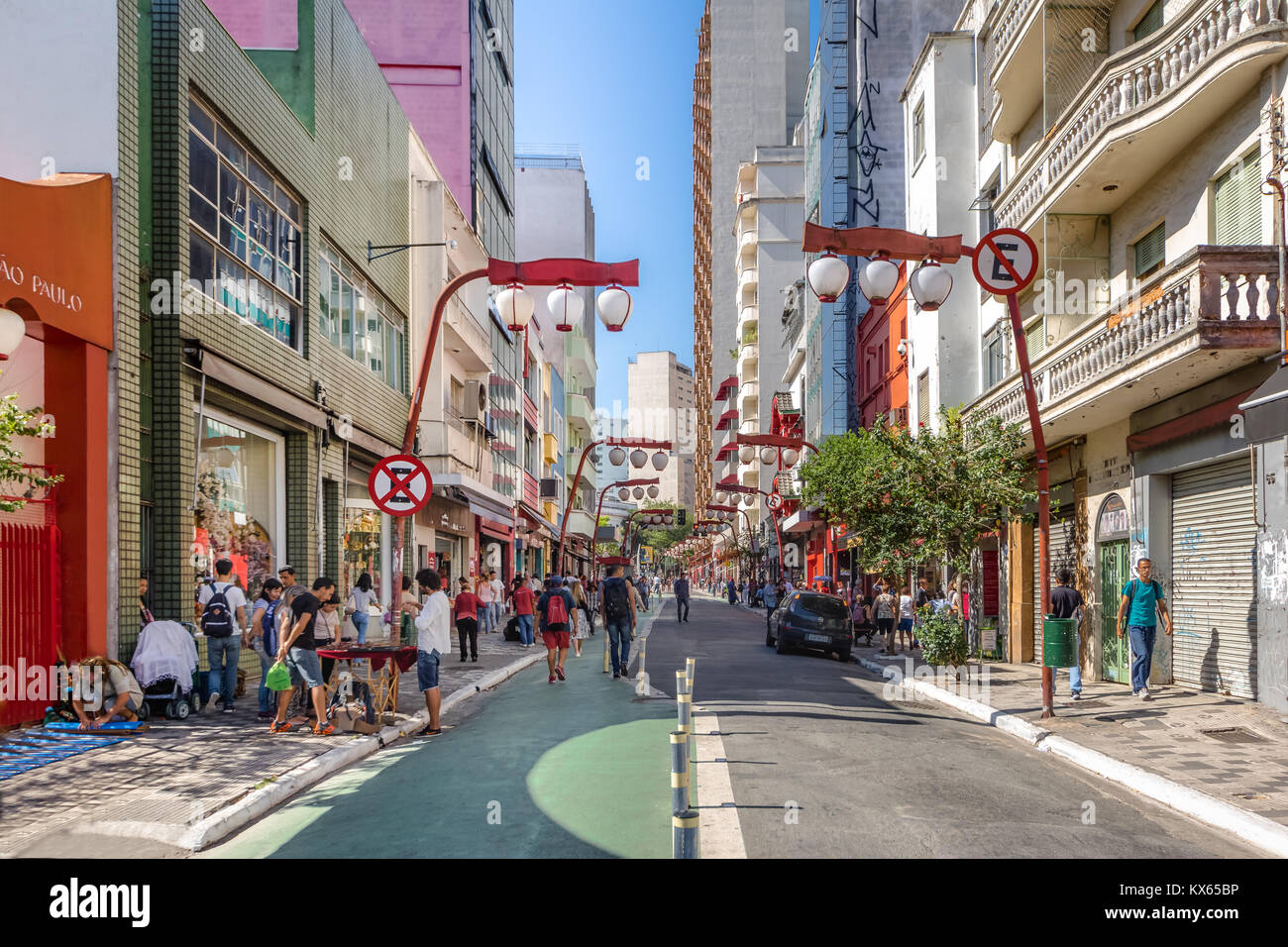 Liberdade Avenue a Liberdade quartiere giapponese - Sao Paulo, Brasile Foto Stock