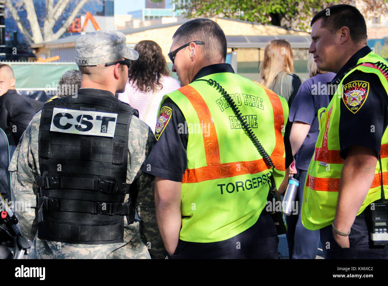 L'ottantacinquesimo civile del Team di Supporto fornito sostegno per le forze dell'ordine locali al Provo City Marathon 4 Maggio. I membri del team fornito monintoring chimica e condotte scansioni di sicurezza presso la sede di gara su richiesta di Provo capo di polizia Rick Gregory. Foto Stock