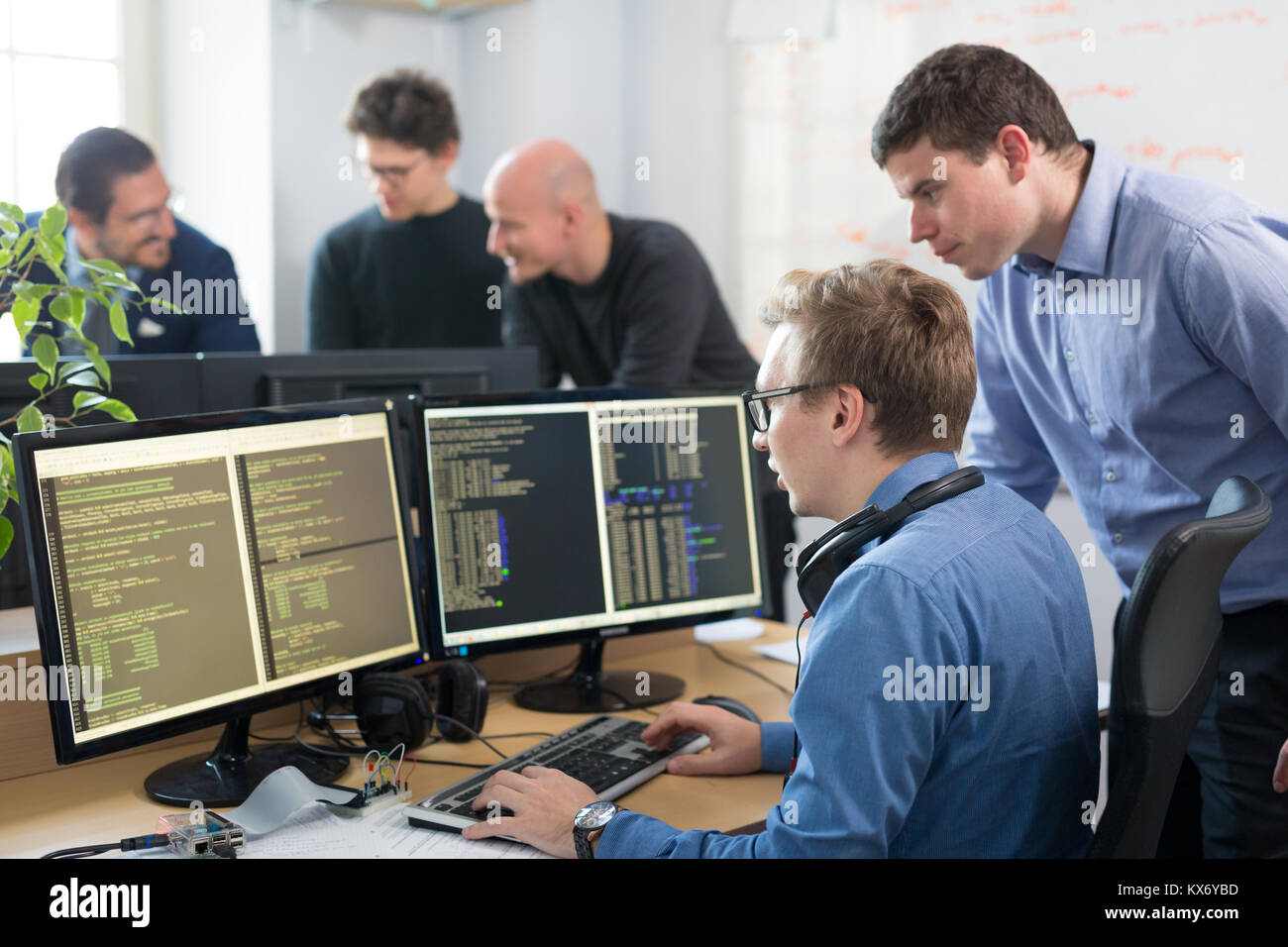 Software developer immagini e fotografie stock ad alta risoluzione - Alamy