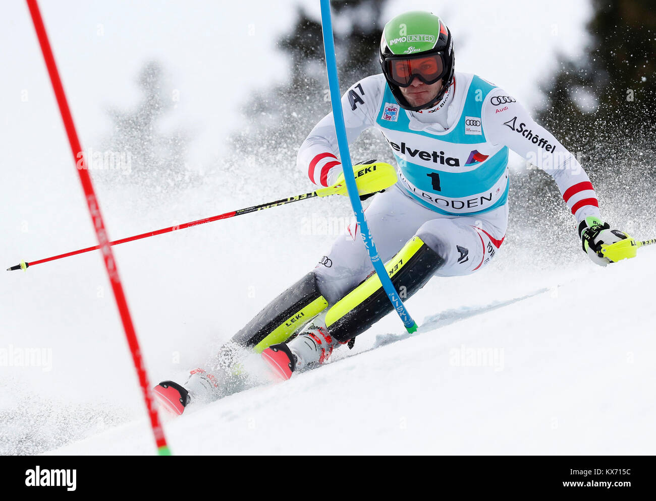 Adelboden, Svizzera. Il 7 gennaio, 2018. Michael Matt di Austria cancella un cancello durante la prima esecuzione di slalom speciale maschile alla FIS Coppa del Mondo di Sci Alpino in gara Adelboden, Svizzera, 7 gennaio 2018. Michael Matt ha preso il secondo posto con 1:51.07 in totale. Credito: Ruben Sprich/Xinhua/Alamy Live News Foto Stock