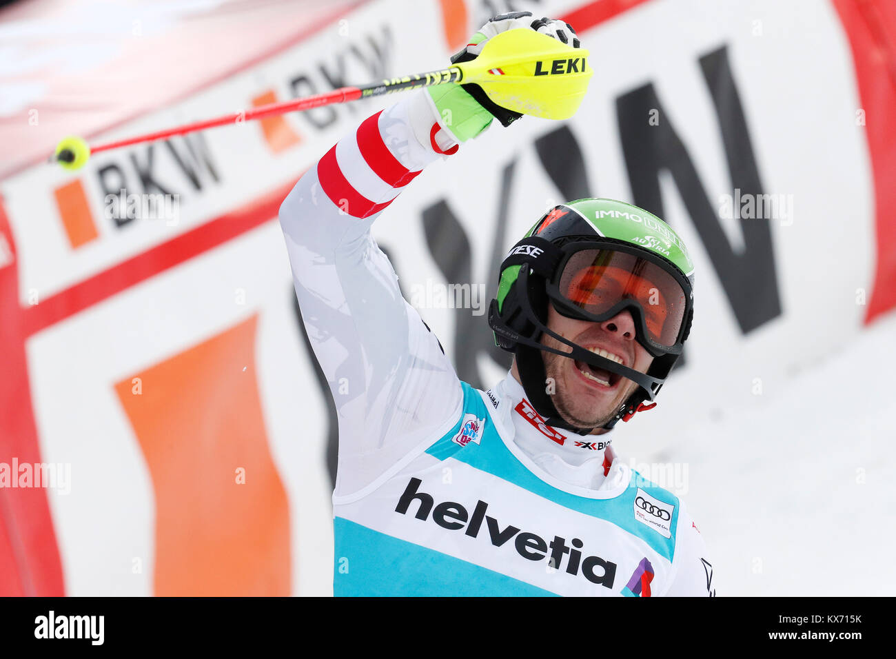 Adelboden, Svizzera. Il 7 gennaio, 2018. Michael Matt di Austria festeggia dopo la seconda esecuzione di slalom speciale maschile alla FIS Coppa del Mondo di Sci Alpino in gara Adelboden, Svizzera, 7 gennaio 2018. Michael Matt ha preso il secondo posto con 1:51.07 in totale. Credito: Ruben Sprich/Xinhua/Alamy Live News Foto Stock
