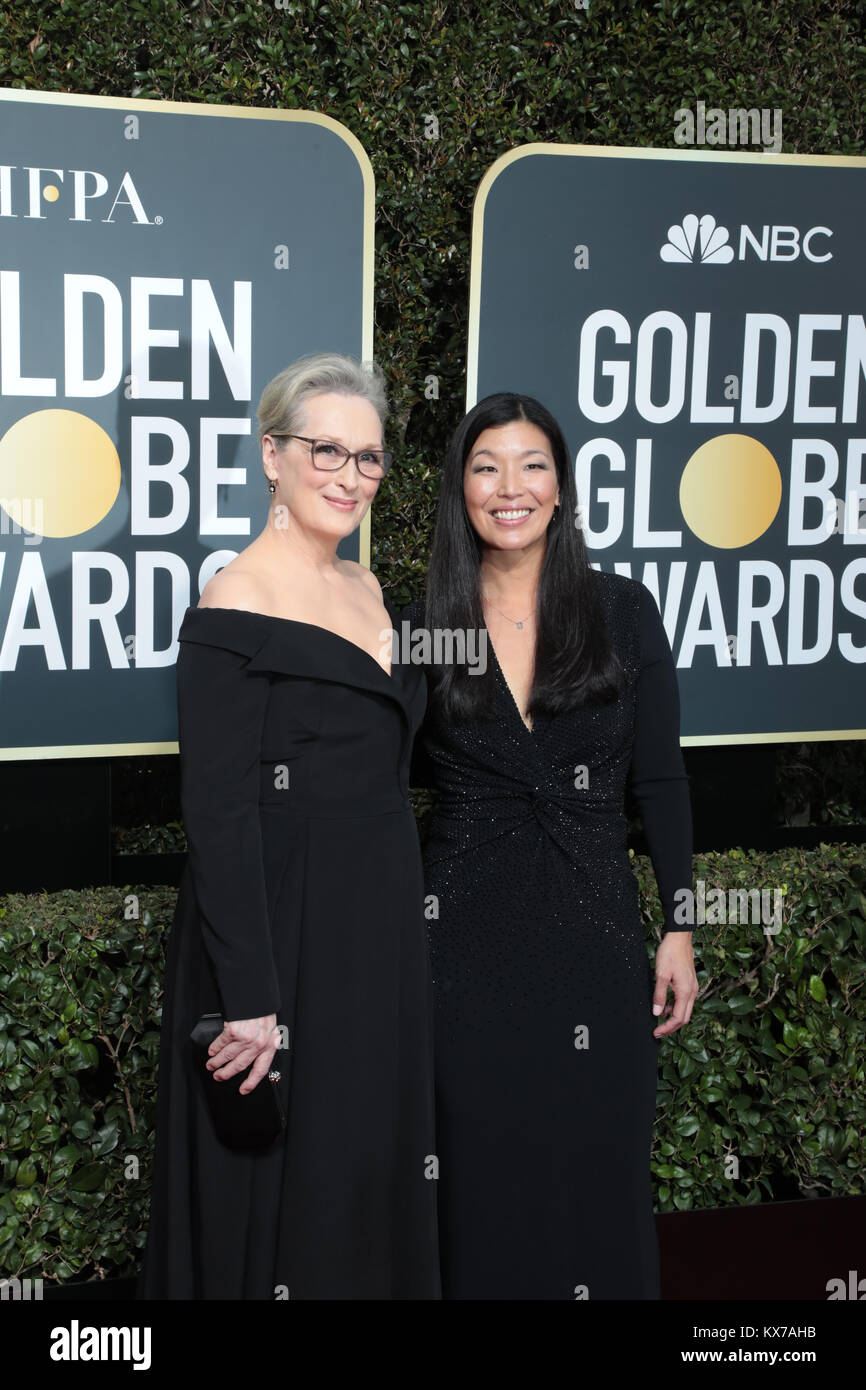 Beverly Hills, in California, Stati Uniti d'America. Il 7 gennaio, 2018. Attrice Meryl Streep e attivista di ai-jen Poo arriva per il settantacinquesimo Annuale di Golden Globe Awards a Beverly Hilton Hotel di Beverly Hills, la California il 7 gennaio 2018. Credito: Mpi2006/media/punzone Alamy Live News Foto Stock