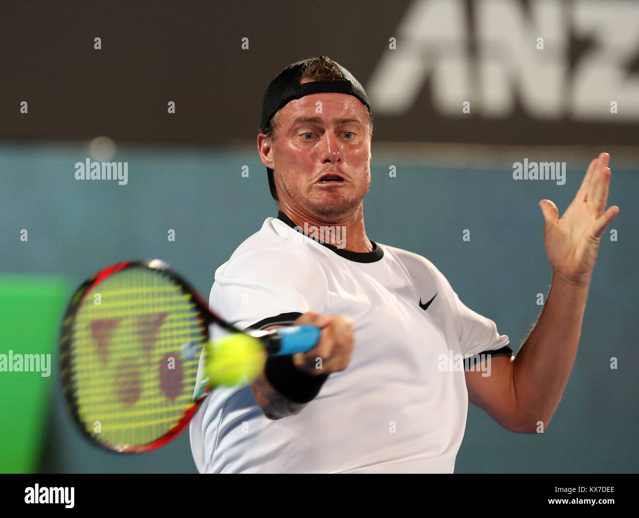 Sydney, Australia. 8 Gen, 2018. Lleyton Hewitt di Australia colpisce un ritorno durante il veloce4 di Sydney International contro Grigor Dimitrov della Bulgaria a Sydney in Australia, a gennaio 8, 2018. Hewitt ha perso 0-2. Credito: Bai Xuefei/Xinhua/Alamy Live News Foto Stock