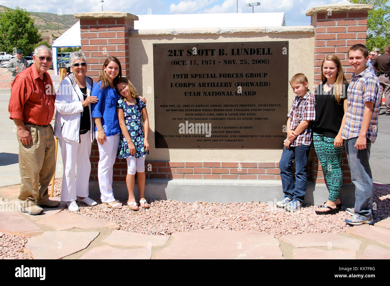 Utah esercito nazionale Guard rinomina il Camp Williams Readiness Center in onore dei caduti SOLDIER di seconda Lt. Scott B. Lundell Agu. 24, 2013. Lundell la famiglia era presente alla cerimonia. Foto Stock