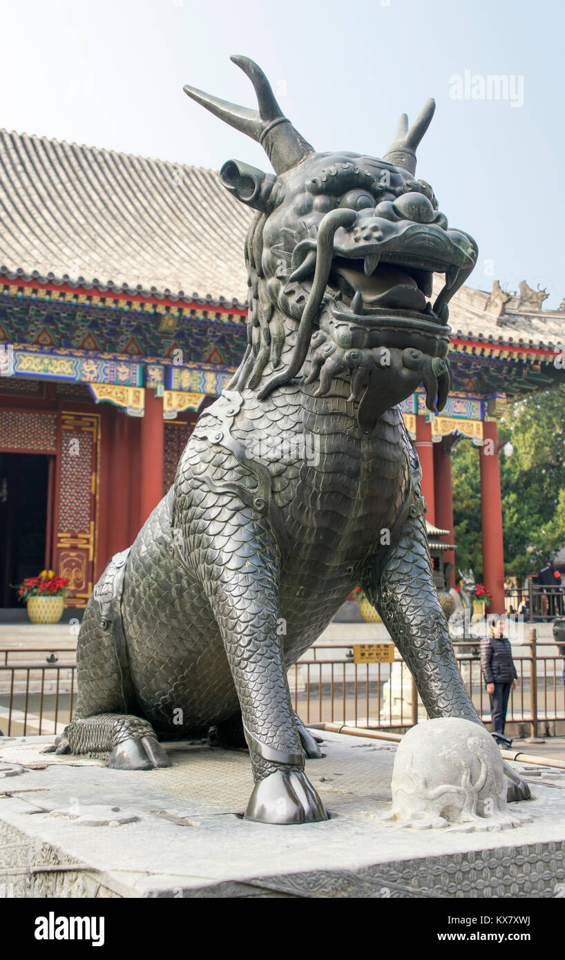 Qilin bronzo statua in palazzo d'estate. Pechino, Cina RPC Foto Stock