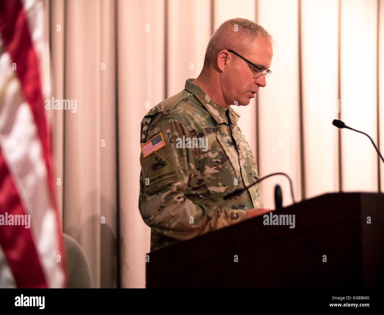 L'ottantacinquesimo supporto civile Team ha condotto una modifica del comando cerimonia presso la sede centrale del tappeto di Giugno 29, 2017. (U.S. Esercito nazionale Guard foto di Sgt. Scott Vargas, 128MPAD) Foto Stock