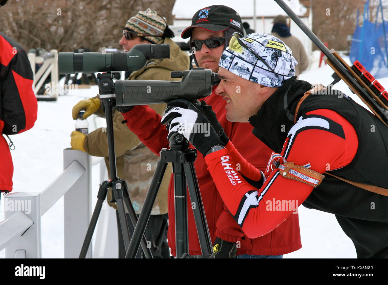 Soldato cava, Utah - Per la prima volta in un certo numero di anni, la Utah Guardia Nazionale ha ospitato la Guardia Nazionale Ufficio di presidenza regionale occidentale campionati di Biathlon Feb. 5-6 al soldato cava, Utah. I civili, membri dell'U.S. La riserva di esercito e gli avieri e i soldati delle guardie nazionali dello Utah e Colorado, Nevada, Montana, Arizona, Oregon, Wyoming Texas e Guam furono tra i concorrenti. Il concorso è stato il primo grande evento di biathlon ospitati al soldato dal cavo il Salt Lake 2002 Giochi Olimpici Invernali. Foto Stock