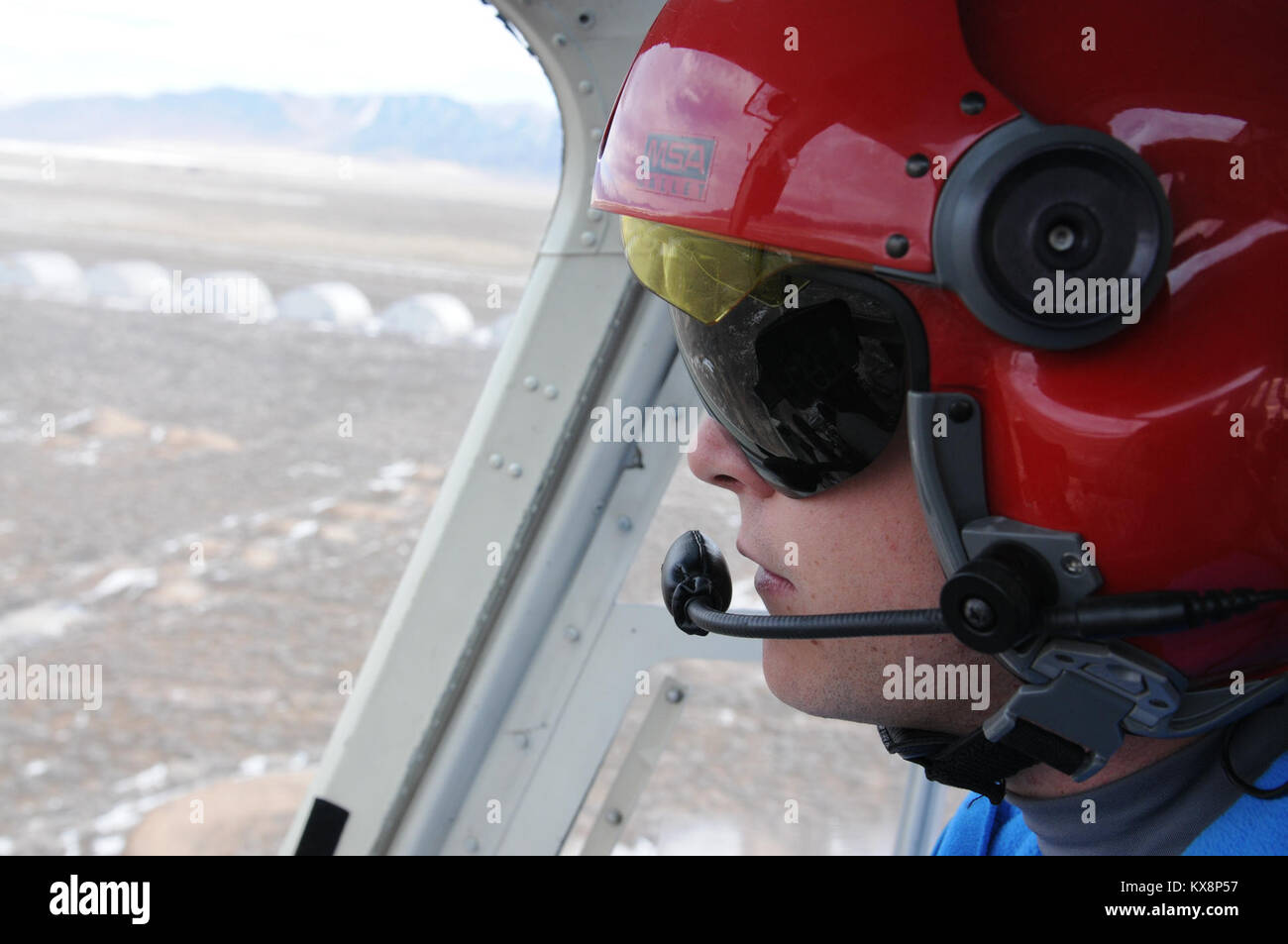 PROVO, Utah - Il 197th truppe speciali Company (A) ha ospitato la U.S. Il personale dell'esercito lungo con controparti provenienti da il popolo ugandese della forza di difesa (UPDF) Febbraio 7-15 per antenna sistema di consegna familiarizzazione e alle operazioni a sostegno della caduta di ATLAS 2011 esercizio obiettivi. ATLAS DROP è un annuale di antenna comune-esercizio di consegna che riunisce Stati Uniti Il personale dell'esercito con controparti provenienti da i modelli UPDF. ATLAS cadere è stato avviato nel 1996 come un U.S. Comando europeo-sponsorizzato esercizio, progettato per ulteriore formazione incrociata e interoperabilità tra le due forze armate in società a livello bilaterale, airborne op Foto Stock