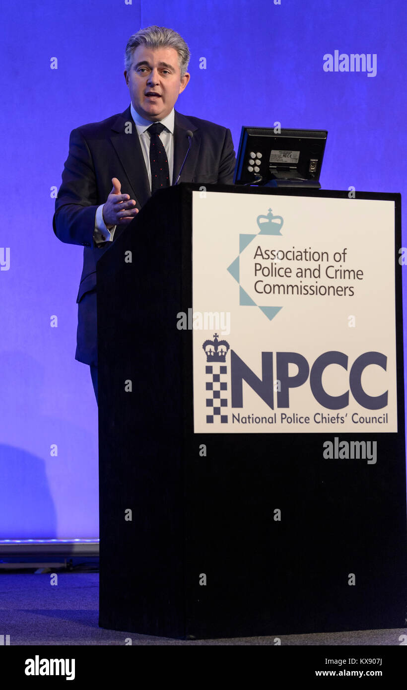 MP Brandon Lewis parlando in occasione di una conferenza tenutasi nel 2016 a Londra. Egli è stato nominato presidente del partito conservatore & Ministro senza portafoglio nel 2018 Foto Stock