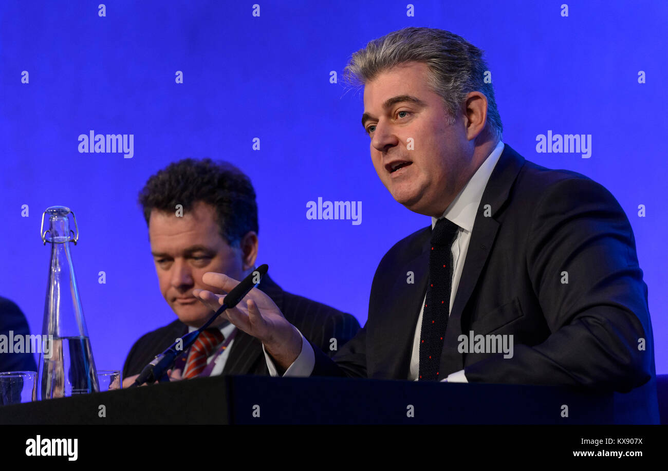 MP Brandon Lewis parlando in occasione di una conferenza tenutasi nel 2016 a Londra. Egli è stato nominato presidente del partito conservatore & Ministro senza portafoglio nel 2018 Foto Stock