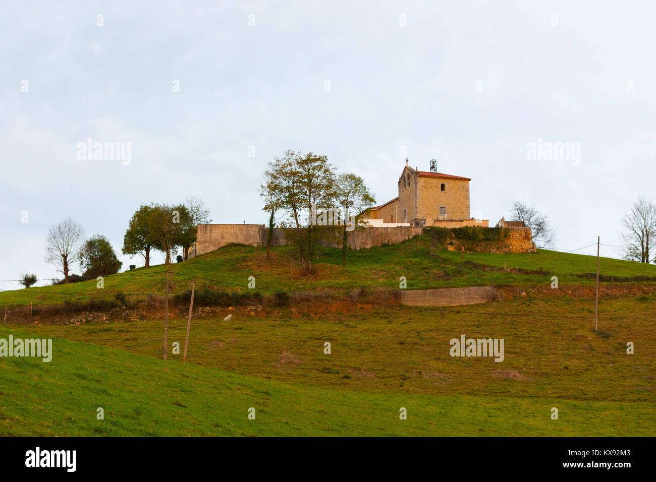 Chiesa di La Virgen Del Fresno (Santuario de la Virgen del Fresno) in El Fresno, Asturias, Spagna Foto Stock