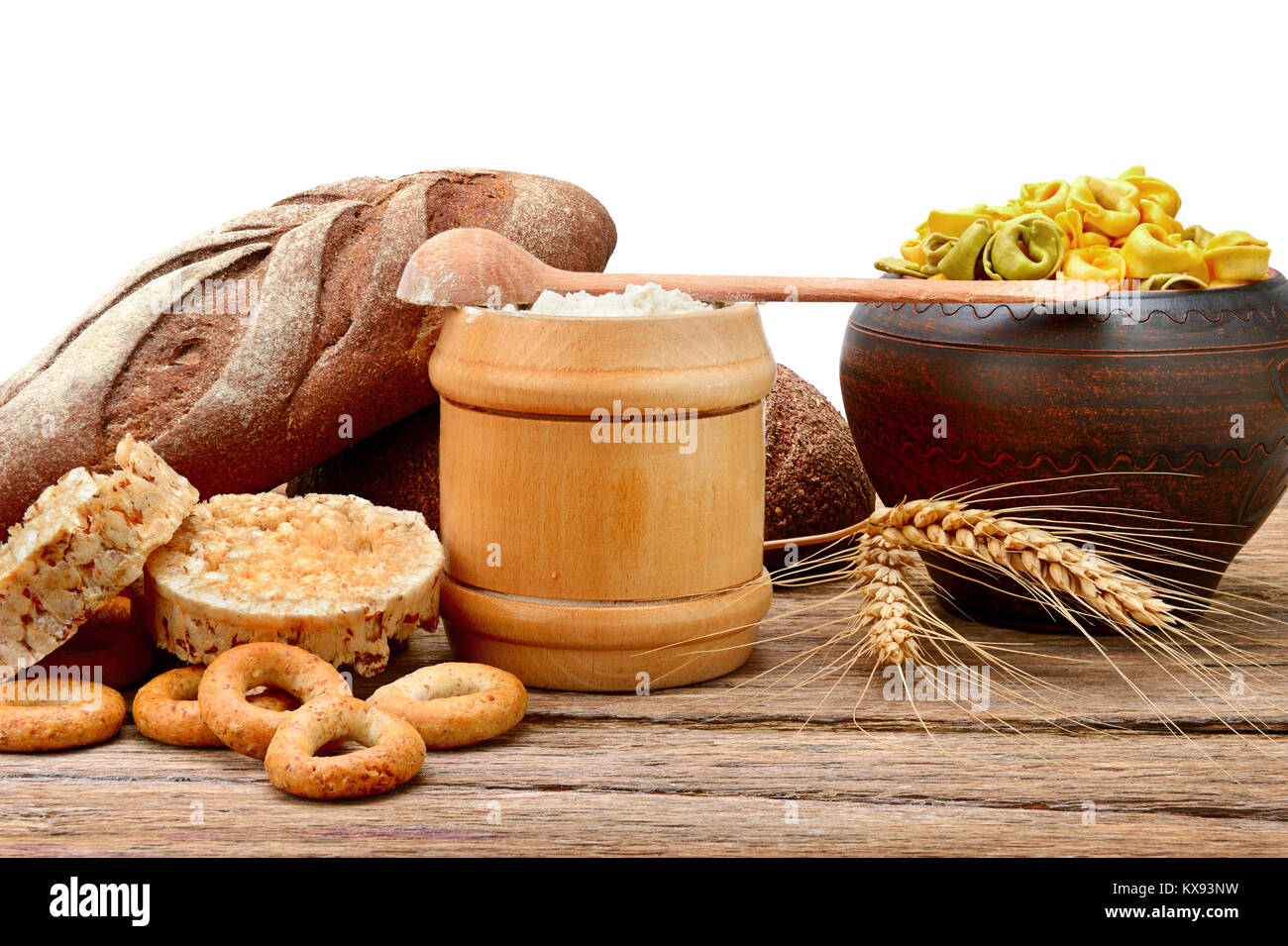 Prodotti alimentari costituiti da grano. Isolato su bianco. Foto Stock