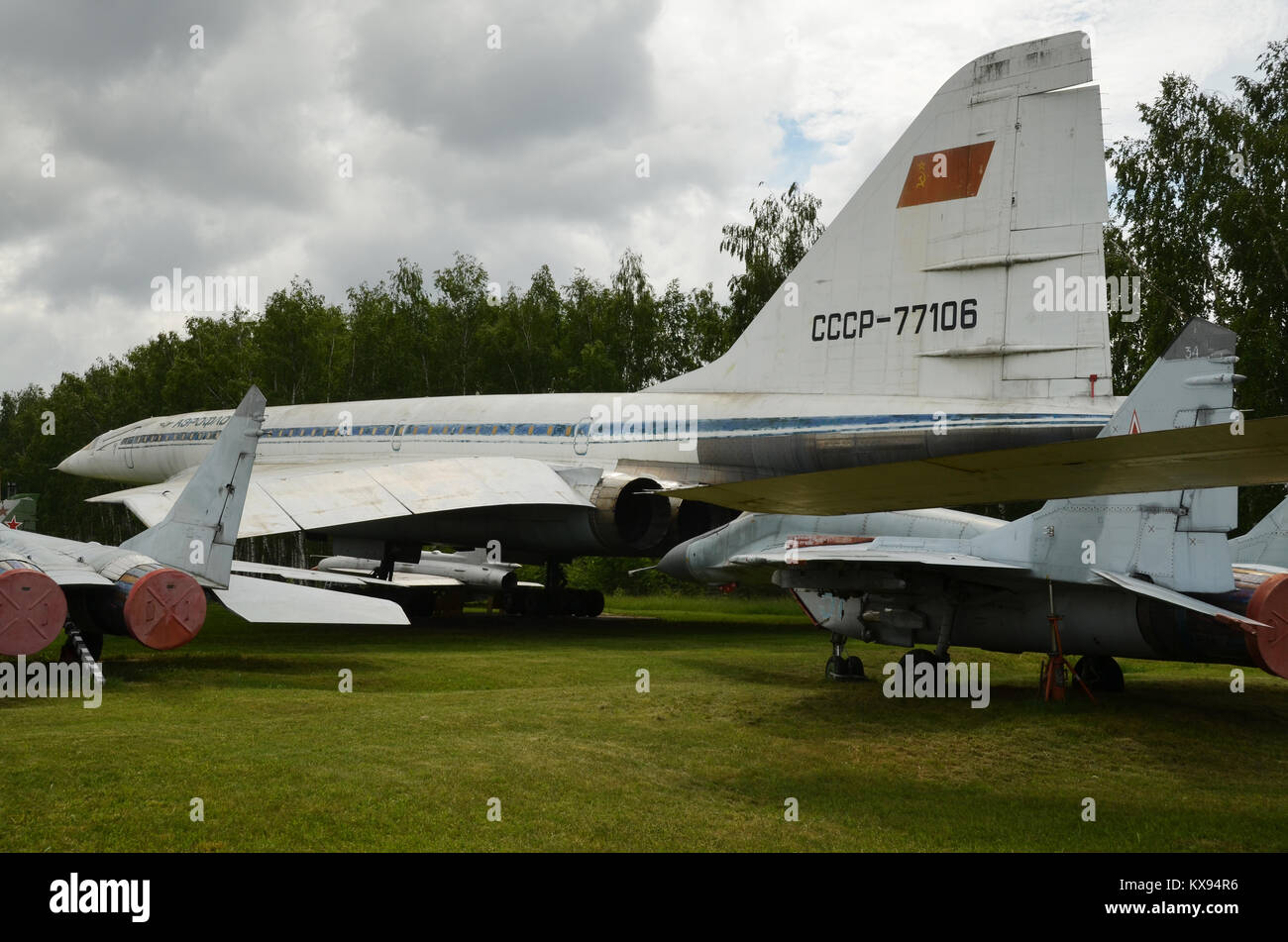 Un aereo supersonico Tupolev Tu-144 in mostra al Museo di Monino, nei pressi di Mosca. Foto Stock