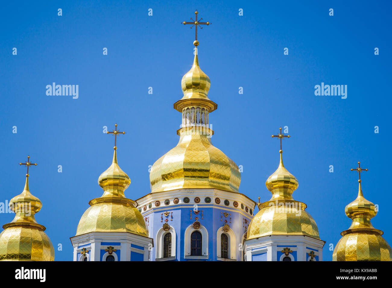 Le cupole della cattedrale di Mikhailovsky, Kiev, Ucraina. Data Giugno 9, 2013. La foto in orizzontale Foto Stock