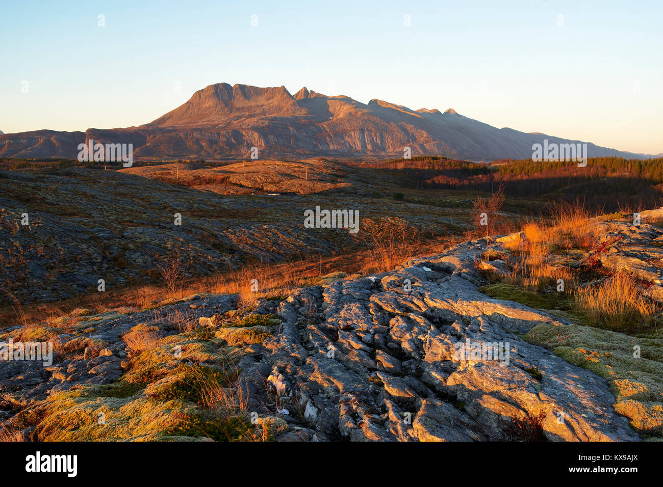 De Syv søstre, Sette sorelle Mountain Range, Alstahaug, Nordland, Norvegia Foto Stock