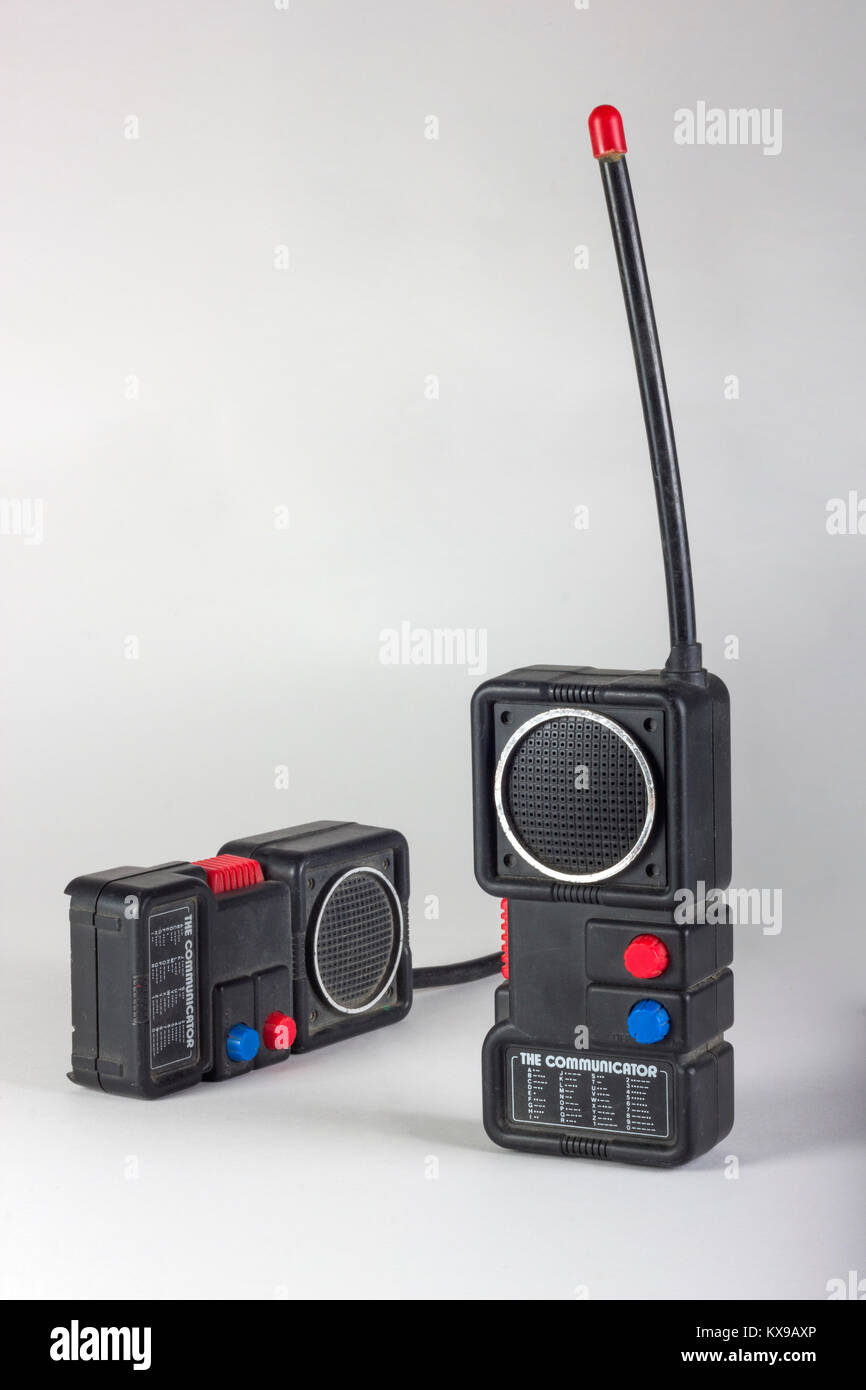 Walkie talkie toy isolati su sfondo bianco Foto Stock