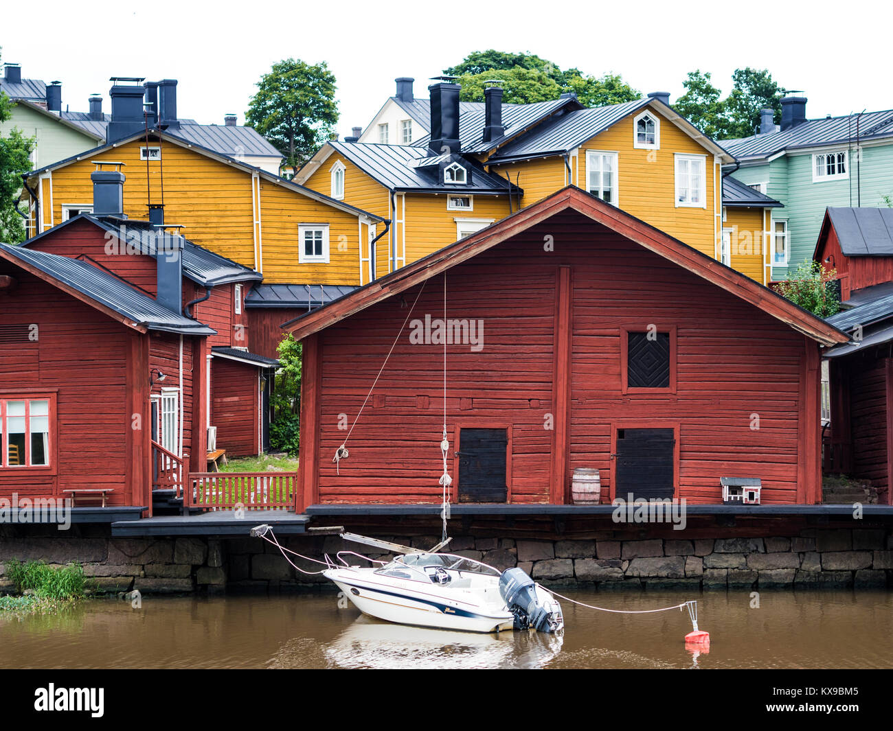 Rosso di vecchi fienili in legno nella città di Porvoo in Finlandia. Foto Stock