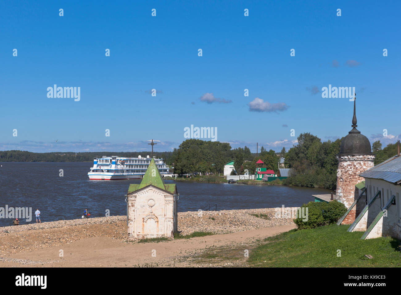 Goritsy, Distretto di Kirillov, Vologda regione, Russia - Agosto 10, 2015: Cappella di San Giovanni Battista sulle rive del fiume Sheksna, vicino Voskre Foto Stock