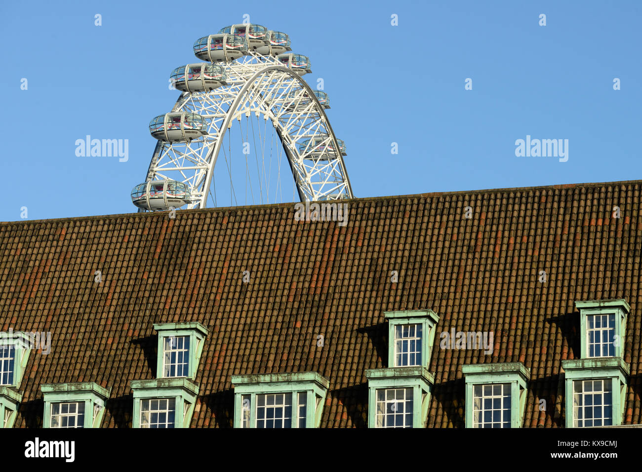 County Hall e per il London Eye, Westminster Bridge Rd, Lambeth, London, Regno Unito Foto Stock