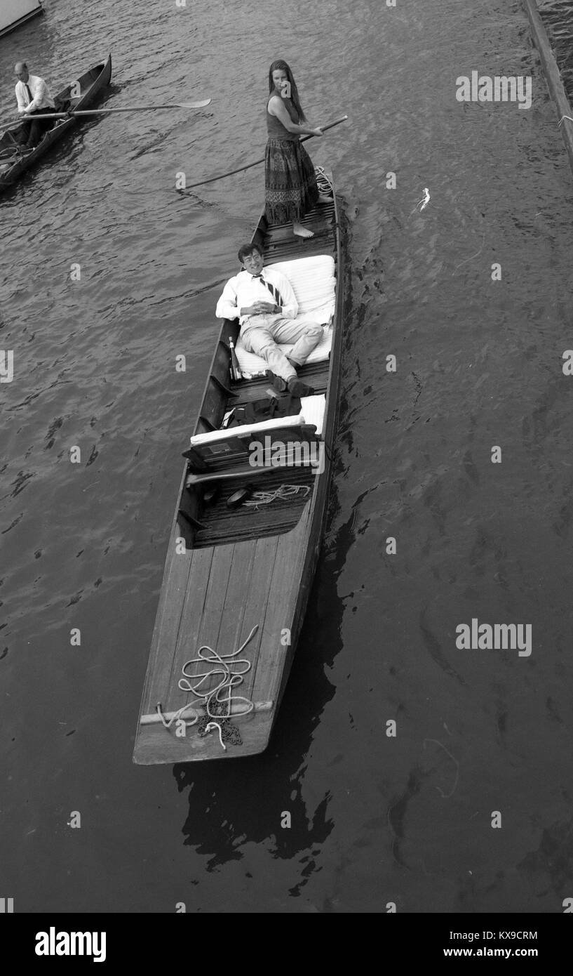 Luglio 1990, Henley on Thames, Oxfordshire, Inghilterra. Henley Royal Regatta di scena sul Fiume Tamigi. Foto di Tony Henshaw Foto Stock