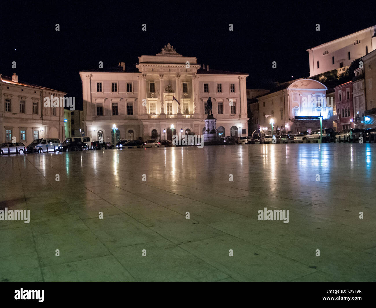 Vista notturna di Piazza tartini,Pirano,Slovenia Foto Stock