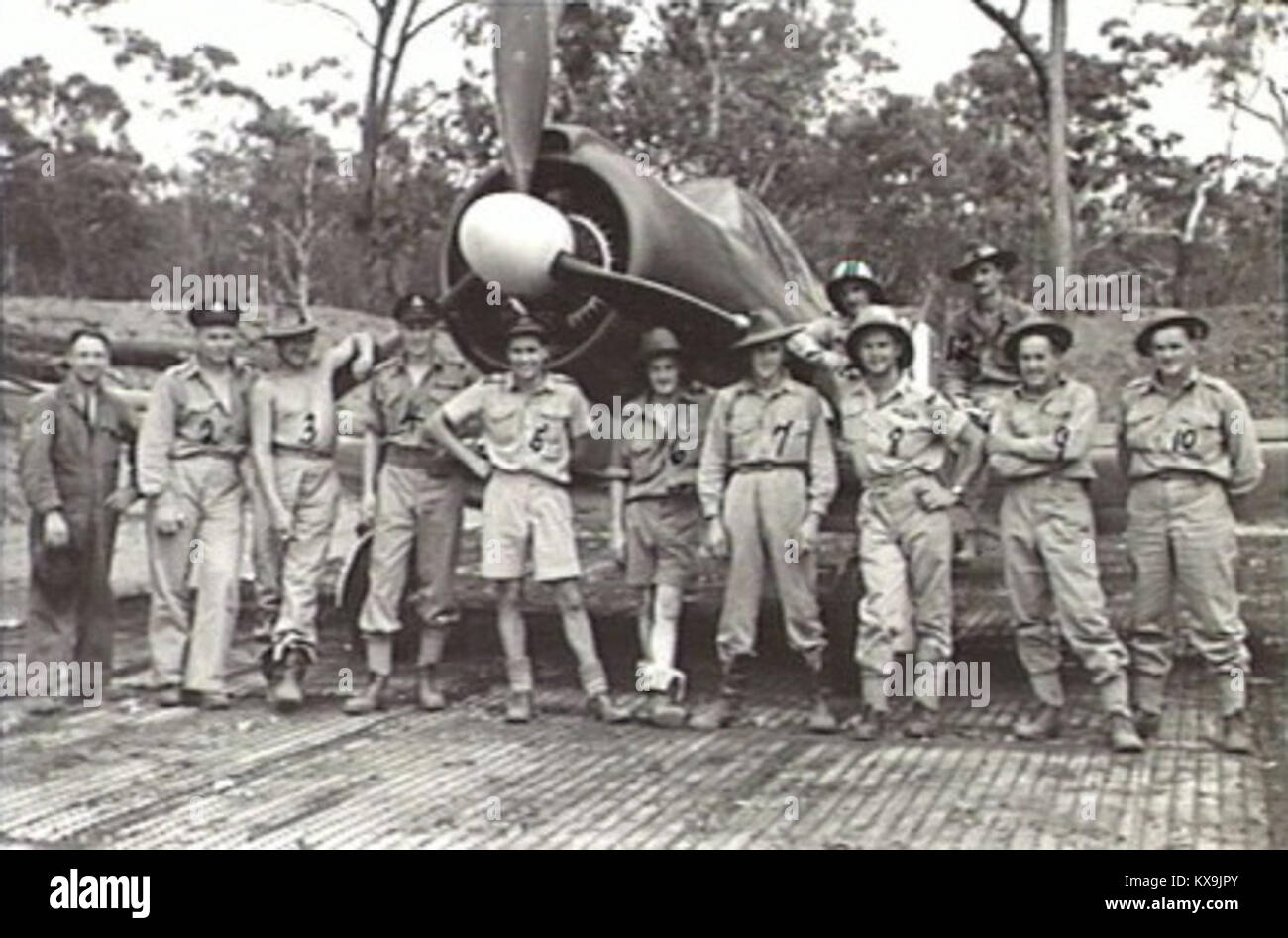 Il 83 Squadron fa parte della collezione Australian War Memorial e questa fotografia raffigura le attività dello squadrone durante il suo servizio. L'immagine evidenzia il ruolo dello squadrone nelle operazioni militari storiche. Foto Stock
