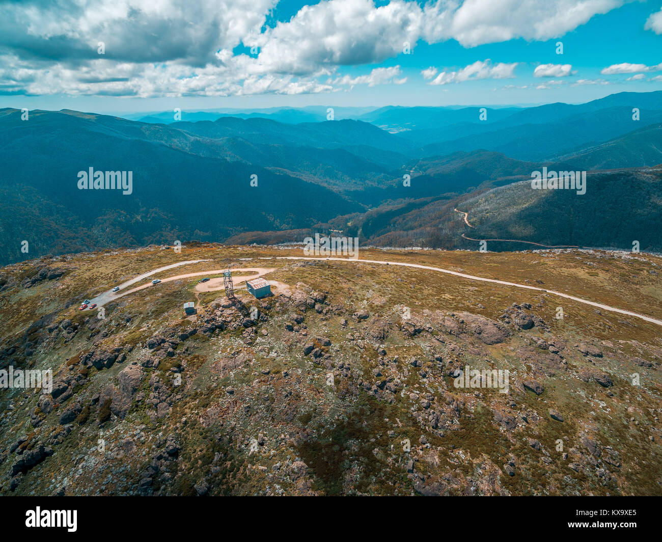 Antenna vista panoramica del monte McKay. Alpi australiano, Victoria, Australia Foto Stock