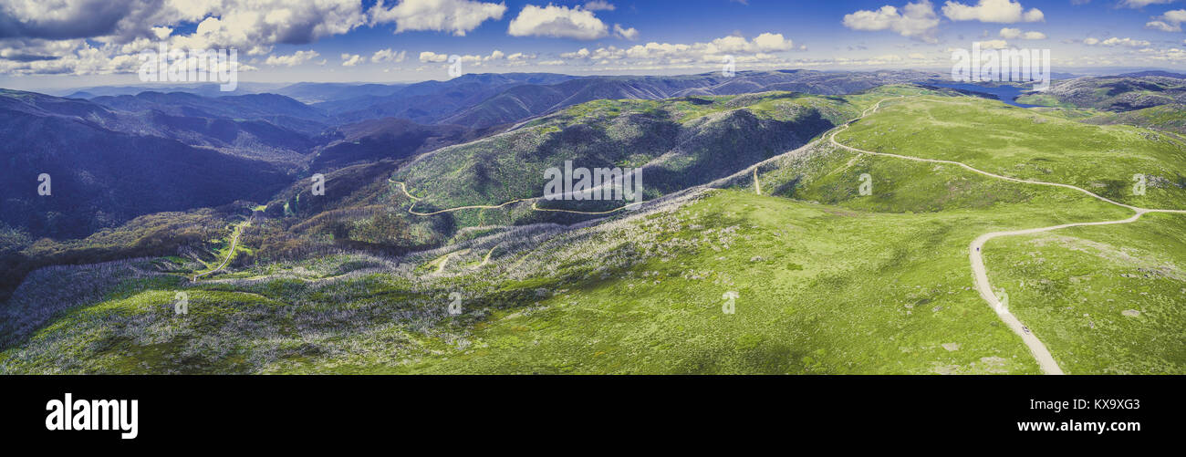 Panoramica aerea di bellissime Alpi australiano in Victoria, Australia Foto Stock