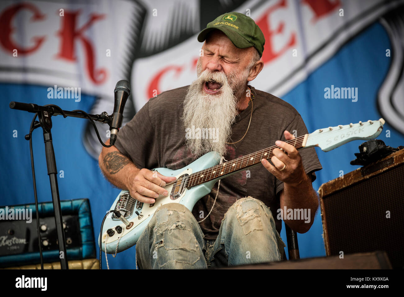 L'Americano Blues musicista e cantante Steven Gene Wold è meglio conosciuto per la sua fase di nome Steve nauseante e qui esegue un concerto dal vivo presso il Danish music festival Northside 2015 di Aarhus. Danimarca, 14/06 2015. Foto Stock