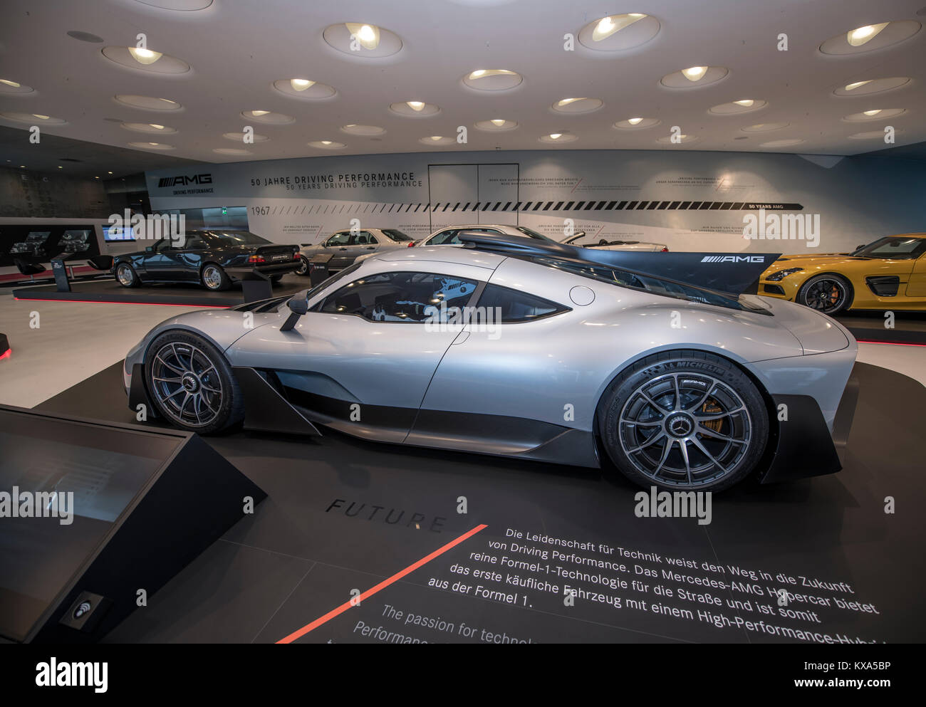 Mostra di slected vetture del ramo AMG al Museo Mercedes Stoccarda Germania. Foto Stock