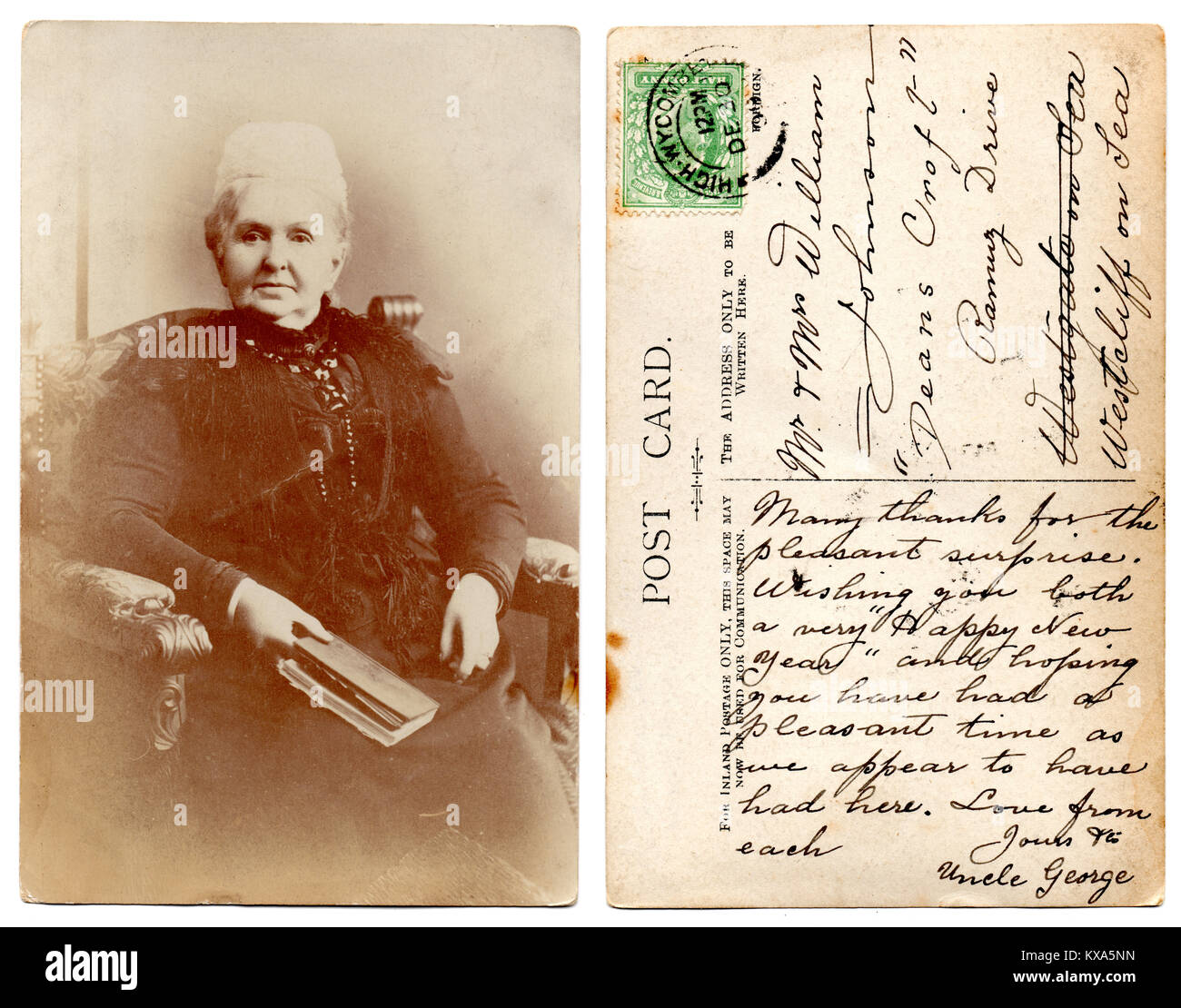 Uno studio formale ritratto di un bel vecchio matriarca: Bessie Lambert, née cavo, nata in un qualche momento durante il 1830, e morto nel 1910. Fotografie di famiglia utilizzato come cartoline erano molto popolari durante il tardo Vittoriano e Edwardian periodi: qui una fotografia del destinatario della nonna è usato, ma non di cui alla nota. Il timbro postale suggerisce che la carta era stata inviata da High Wycombe, il 30 Dic, 1909 (?), un anno prima di Bessie morì. La fotografia avrebbe potuto essere effettuato in precedenza, tuttavia, e aspetto tardo vittoriana. Foto Stock