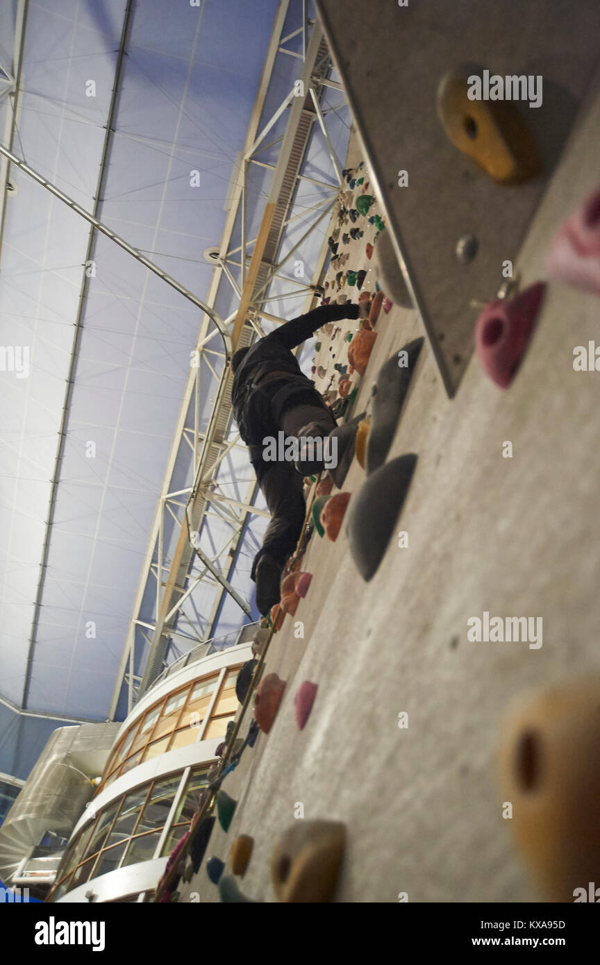 Edinburgh International Climbing Arena - più grande d'Europa arrampicate indoor area. Ratho, nr Edinburgh, Scozia UK GB Foto Stock