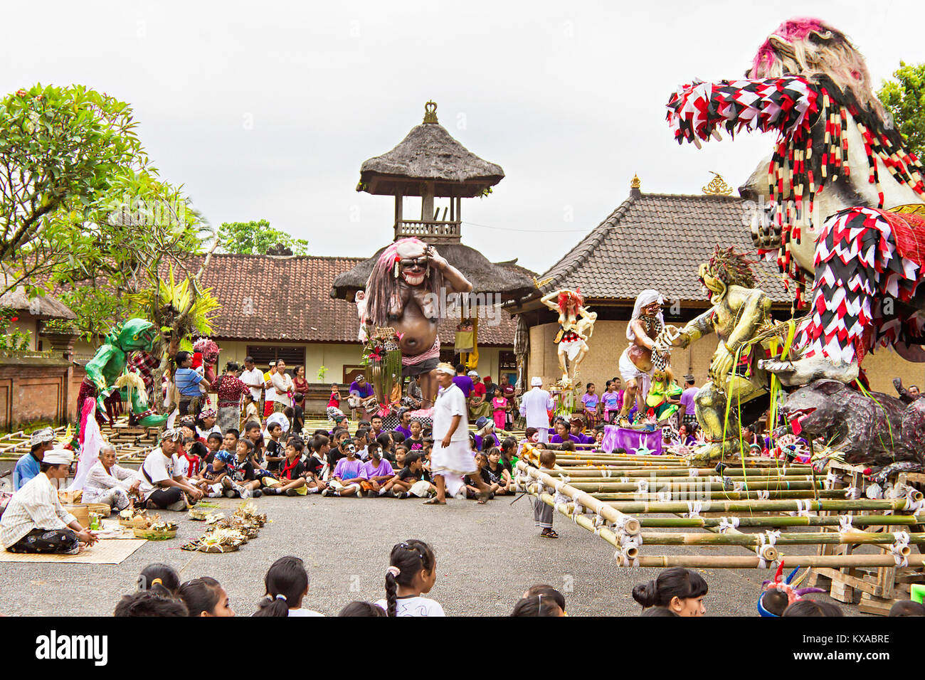 BALI, INDONESIA - MARZO 04: statua Balinese Ogoh-Ogoh pronto per Ngrupuk parad su Marzo 04, 2011 in Ubud, Bali. Statue Ogoh-Ogoh realizzato per sgominare la Foto Stock