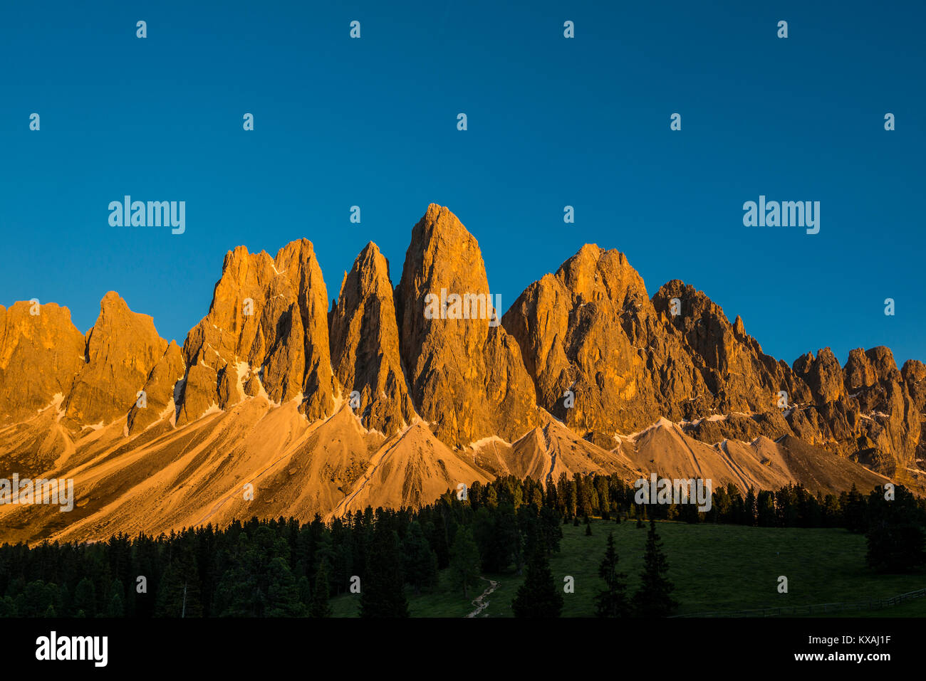 Sunset, incandescente Odle, Villnösstal, il sass Rigais, Dolomiti, Alto Adige, Italia Foto Stock