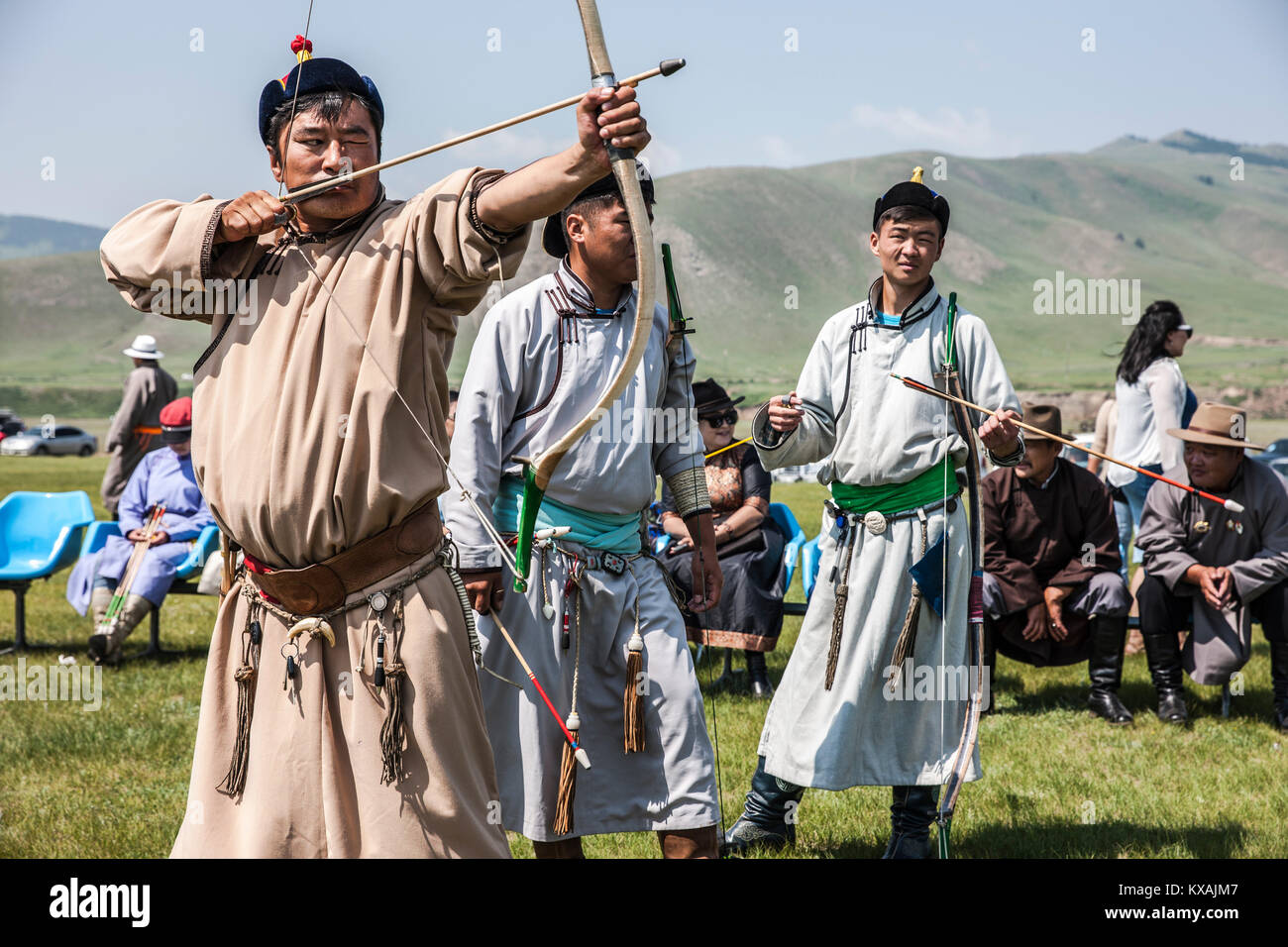 Tiro con l'arco mongolo al Naadam Festival, Bulgan, Mongolia centrale Mongolia Foto Stock