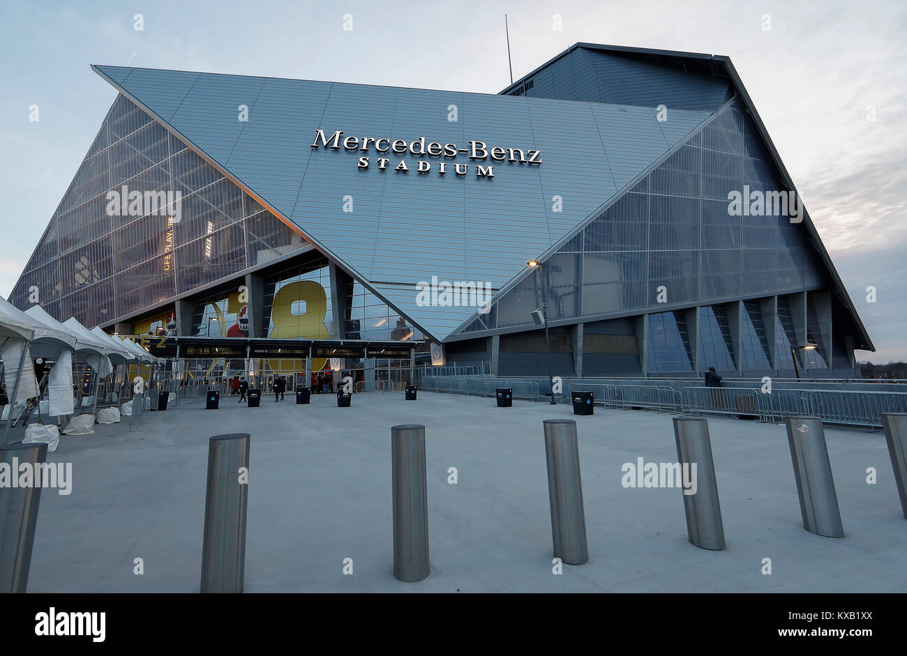 Atlanta, GA, Stati Uniti d'America. 8 Gen, 2018. La Mercedes-Benz Stadium è impostato per il 2018 NCAA Campionato nazionale di gioco tra l'Università di Georgia Bulldogs e la University of Alabama Crimson Tide al Mercedes-Benz Stadium di Atlanta, GA. Justin Cooper/CSM/Alamy Live News Foto Stock