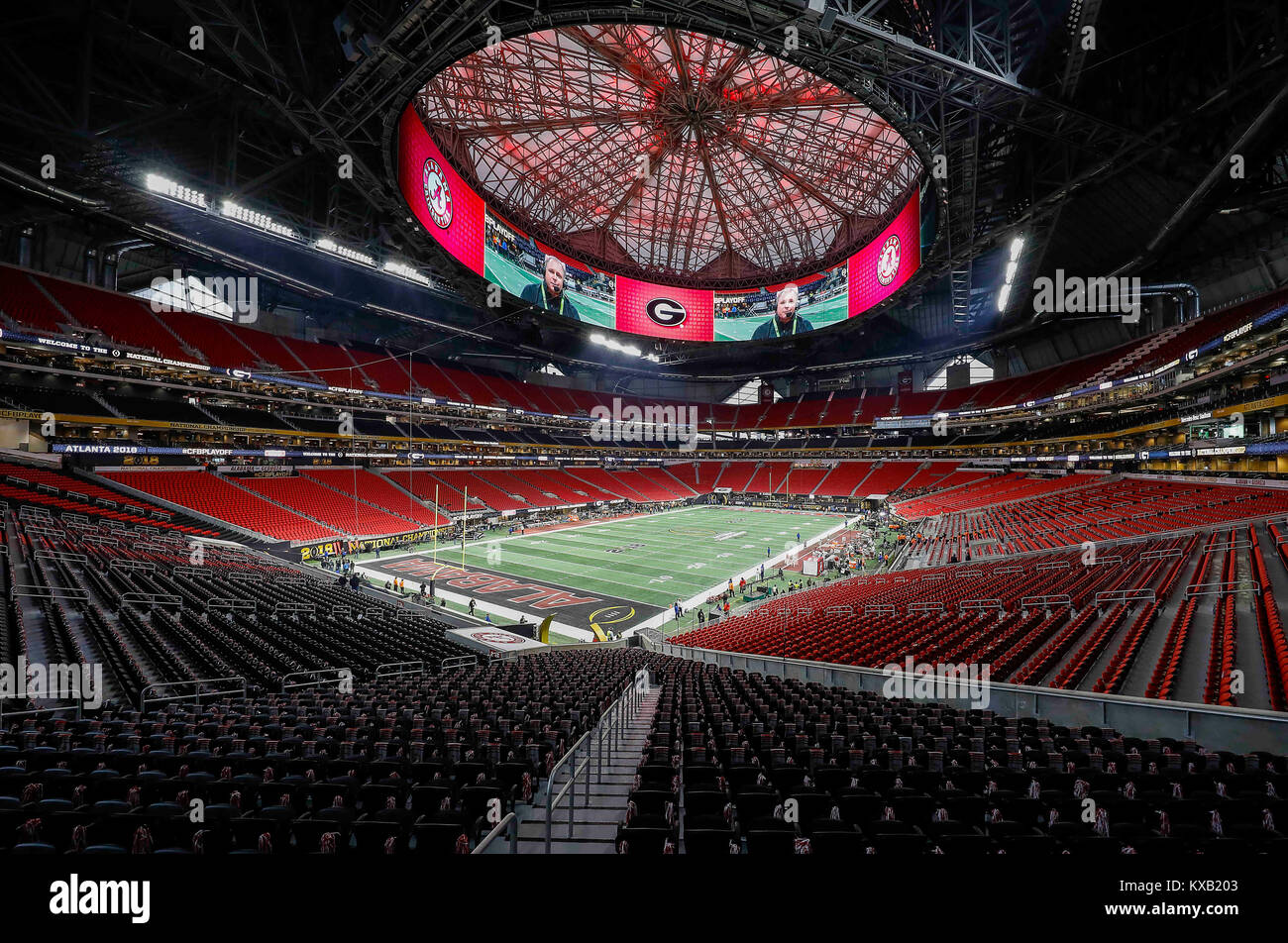 Atlanta, GA, Stati Uniti d'America. 8 Gen, 2018. La Mercedes-Benz Stadium è impostato per il 2018 NCAA Campionato nazionale di gioco tra l'Università di Georgia Bulldogs e la University of Alabama Crimson Tide al Mercedes-Benz Stadium di Atlanta, GA. Justin Cooper/CSM/Alamy Live News Foto Stock