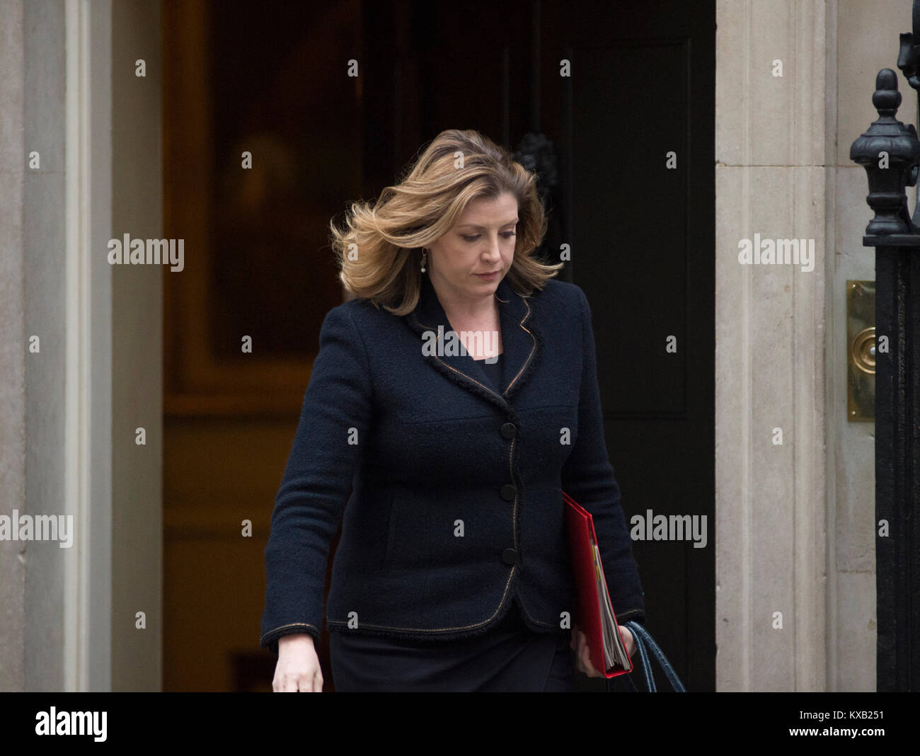 A Downing Street, Londra, Regno Unito. Il 9 gennaio, 2018. I ministri del governo il vecchio e il nuovo in Downing Street per cabinet settimanale riunione del giorno successivo rimpasto di governo. Penny Mordaunt, Segretario di Stato per lo Sviluppo Internazionale, Sviluppo Internazionale Segretario, lasciando. Credito: Malcolm Park/Alamy Live News. Foto Stock
