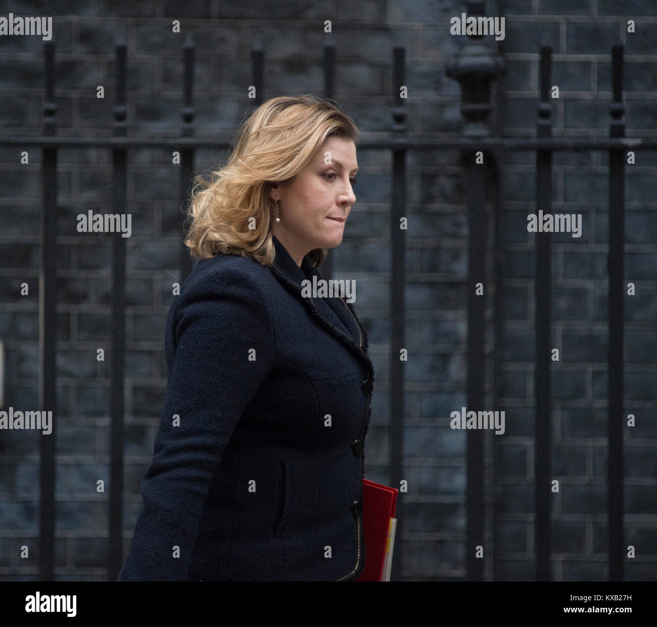 A Downing Street, Londra, Regno Unito. Il 9 gennaio, 2018. I ministri del governo il vecchio e il nuovo in Downing Street per cabinet settimanale riunione del giorno successivo rimpasto di governo. Penny Mordaunt, Segretario di Stato per lo Sviluppo Internazionale, Sviluppo Internazionale Segretario, lasciando. Credito: Malcolm Park/Alamy Live News. Foto Stock