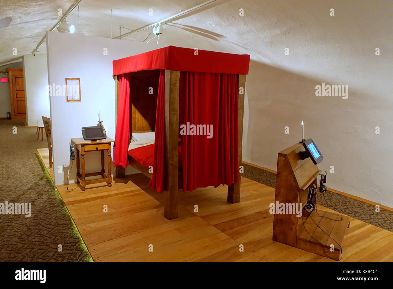 Mostra nel seminterrato presso Château Ramezay a Montreal, Canada, con manufatti storici, mostre sulla storia canadese e presentazione del museo. Foto Stock