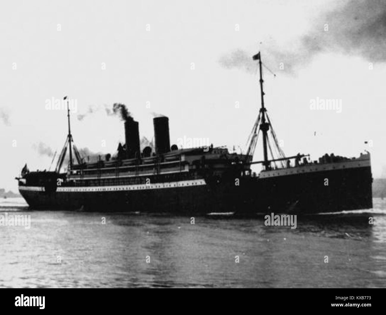 Un'immagine ritagliata del transatlantico tedesco Grosser Kurfürst, scattata nel gennaio 1903. La fotografia mostra il profilo laterale della nave, evidenziandone le dimensioni e le caratteristiche di design. Foto Stock